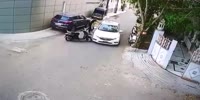 Driver Wrecks Thieves In India