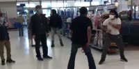 Antimasker Starts A Fight & Gets Owned In Walmart