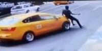 Taxi Driver Hits A Thief Who Just Robbed A Person At The Knfe Point