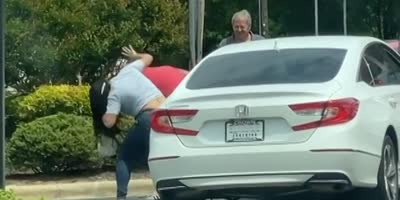 Carolina Woman Spits On Driver & The Fight Starts
