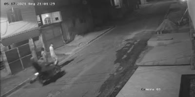 Girl Quickly Robbed In Front Of BF IN Brazil