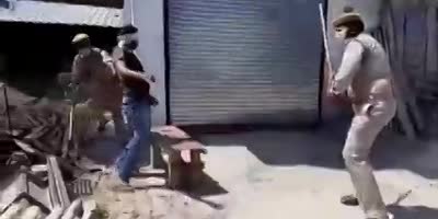 Indian Police Hunt Lockdown Violators & Beat Em With Sticks