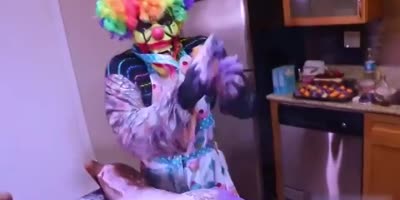 Crazy clown booty cake smack