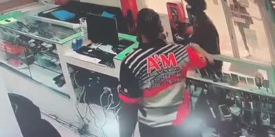 Brave Man Saves His Business In Dominican Republic