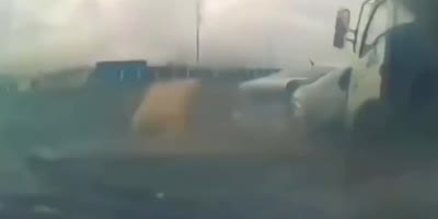 Scary Traffic Crash in China