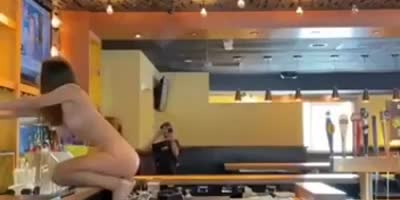 Naked Girl Gets Tased By Cop After She Destroys The Restaurant