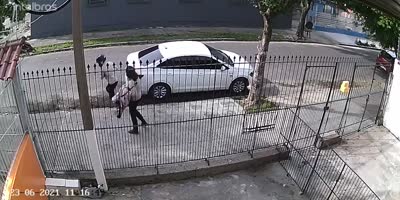 Blazing Fast Robbery Of A Woman In Brazil