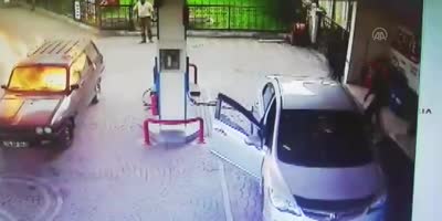 Man Nearly Burns Alive In His Car At The Gas Station In Turkey