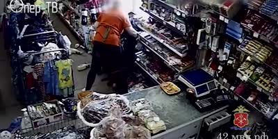 Brave Woman Fights Off Knife Wielding Robber, Wins !