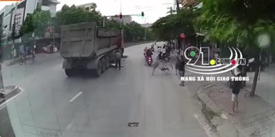 Biker Fell Under the Truck in Vietnam