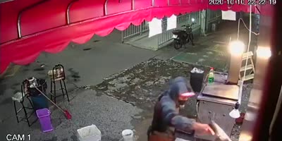 Armed robbery to Taqueria in Mexico city