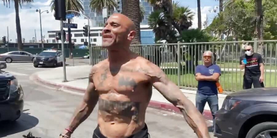 He brought the fuckin chain!