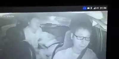 Drunk Moron Attacks A Txi Driver In China