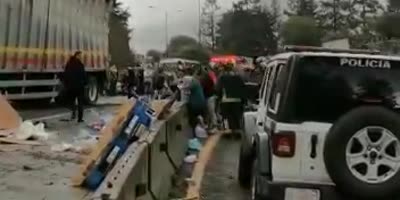 Looting A Truck In Mexico