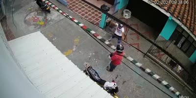 Robbery Turns Into Shooting & Street Justice In Colombia