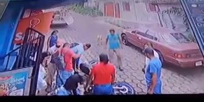 Biker VS Rickshaw