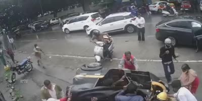 Another Tuktuk Accident in India (R)