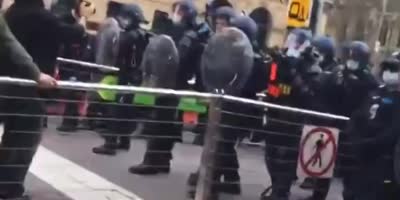 Aussie cop shoot protester