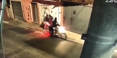 Girl Gets Robbed In The Night Streets Of Brazil