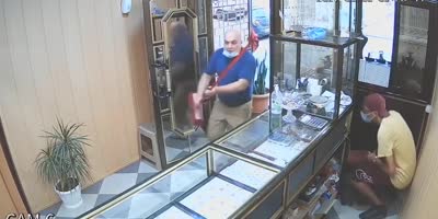 Brave Algerian OG Fights A Store Thief
