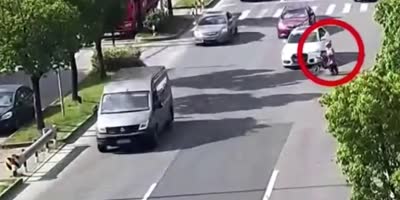 (short) Bicyclist Crosses Highway and Gets Ran Over
