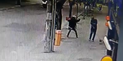 Robber Fatally Shoots Man Walking His Dog