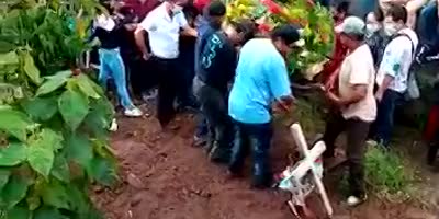 another bizarre funeral