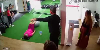 Gym Girls Robbed By Couple At The Gun Point