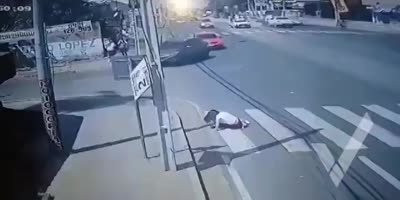 Poor Woman Falls Out Of The Bus Head First Chasing Phone Thief In Paraguay