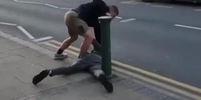 London Thug Getting Disarmed For His Machete
