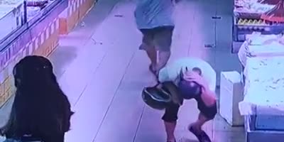 Man Randomly Punched In The Chinese Store