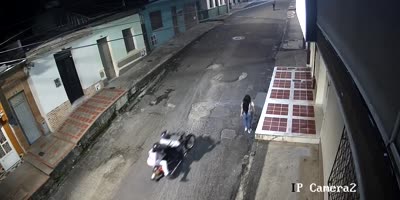 Colombian Woman Fights With Armed Robbers