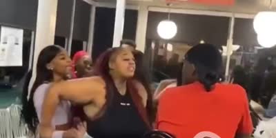 Waffle House Fights A Client in Atlanta