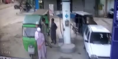 Petrol Pump Explosion In Pakistan