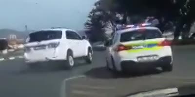 High speed shoot-out caught on cam in Cape Town.