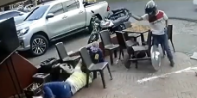 Man Barely Avoids Bullets In Dramatic Fight With Robbers In Colombia