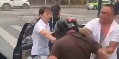 Pathetic road rage fight in China.