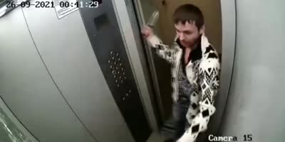 Man Attacks Himself With A Knife In The Elevator Mirror