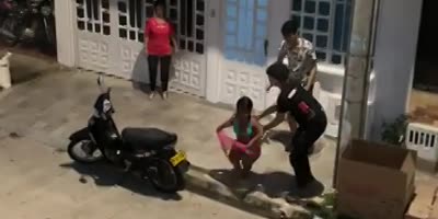 Midget Side Girl Escapes