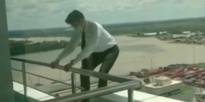 Lawyer Leaps Off 22 Story Building