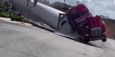 Lorry gets crushed on the train track(R)