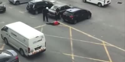 A psycho man got shot after trying to stab a cop (R)