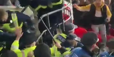 WC Qualification: Hungarian & Polish Fans VS Police