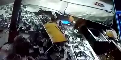 Intresting truck accident.