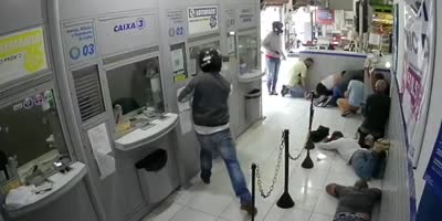 Thugs Use A Sledgehammer During Bank Robbery In Brazil
