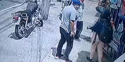 Fat Man Robs Strangers In Ecuador