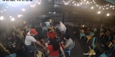 Restaurant Visitors Robbed By Armed Thugs In Colombia