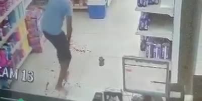 Off Duty Cop Shot In The Leg By Store Robber In Brazil