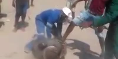 Thief Flogged In Kenya (R)
