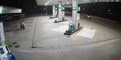 Gas Station Worker Fights A Robber In Brazil, Wins